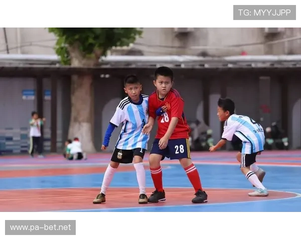 深夜苦练不言弃唯有冠军信念燃烧青春誓夺巅峰荣耀 深夜苦练不言弃唯有冠军信念燃烧青春誓夺巅峰荣耀