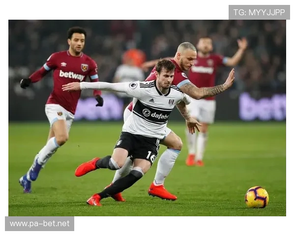 英超赛后冲突升级 双方球员推搡升级赛场再现激烈对抗