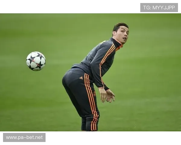 休赛期不松懈萨拉赫晒健身房自拍展现自律状态保持巅峰备战新赛季