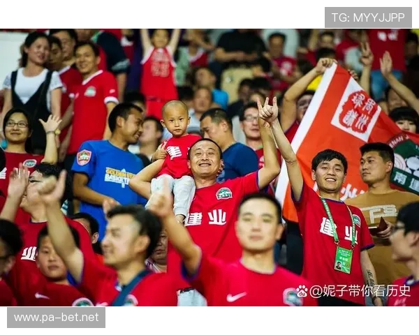 退役球员携手走向胜利背后 我们用拼搏与汗水赢得荣耀 退役球员携手走向胜利背后 我们用拼搏与汗水赢得荣耀